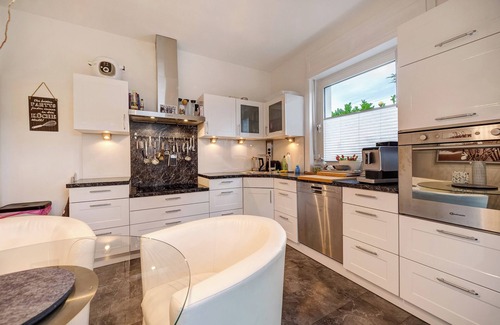 Limburg an der Lahn Apartment | Apartment "Bettersleepat8" with Shared Terrace & Wi-Fi