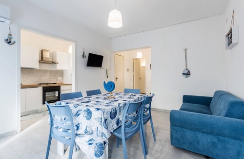 Isola delle Femmine Apartment | Apartment 'Blue Island' with Mountain View, Wi-Fi and Air Conditioning