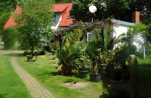 Liepe Apartment | Apartment 'Behling 1 with Terrace' with Shared Terrace, Communal Garden and Wi-Fi