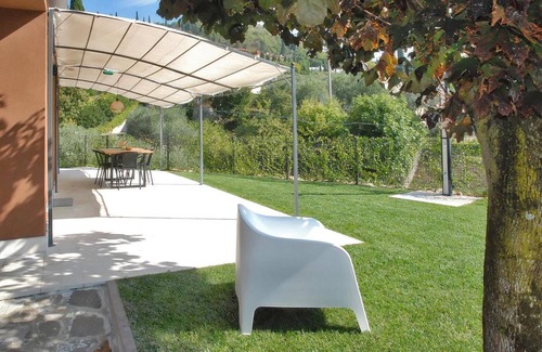 Cavaion Veronese Apartment | Apartment 'Belvedere Ceriel' with Lake View, Wi-Fi and Air Conditioning