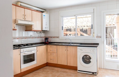 Tremp Apartment | Apartment 'Blanch 1' with Balcony