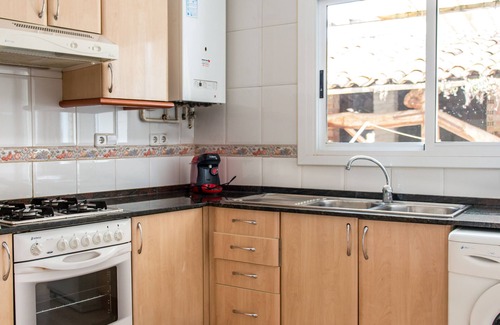Tremp Apartment | Apartment 'Blanch 1' with Balcony