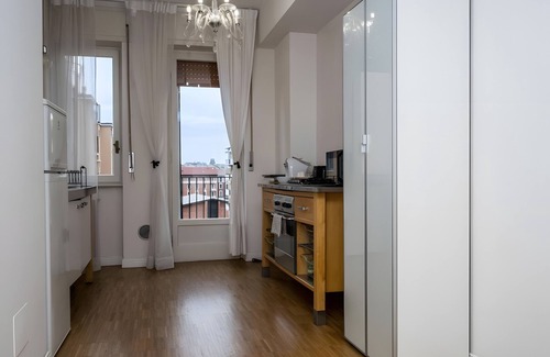 Washington Apartment | Apartment 'Bright and Peaceful Location' with Balcony, Wi-Fi and Air Conditioning