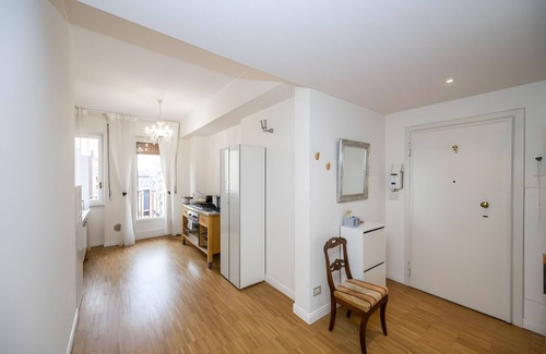 Washington Apartment | Apartment 'Bright and Peaceful Location' with Balcony, Wi-Fi and Air Conditioning