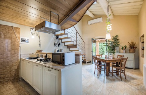 La Cetina Apartment | Apartment 'Brotes Appartamento Ciliegio' with Shared Pool, Wi-Fi and Air Conditioning