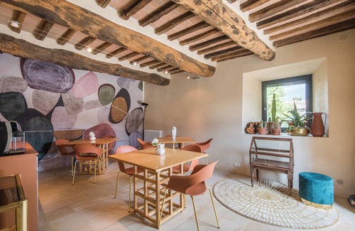 La Cetina Apartment | Apartment 'Brotes Appartamento Ciliegio' with Shared Pool, Wi-Fi and Air Conditioning