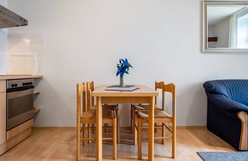 Muritz Apartment | Apartment 'Burgherr 10' in a hotel with Shared Garden, Balcony and Wi-Fi