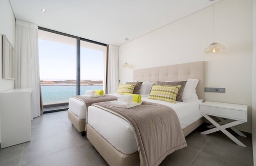 Mexilhoeira da Carregacao Apartment | Apartment by Ideal Homes | Overlooking Arade River | Pool | Gym