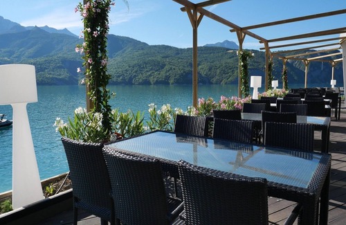 Chorges House | Apartment by Lake Serre-Ponçon with Pool