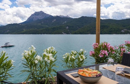 Chorges House | Apartment by Lake Serre-Ponçon with Pool