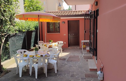 Marina Centro Apartment | Apartment by the sea with garden, beach included