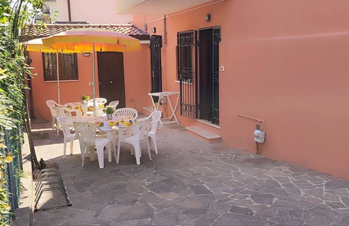 Marina Centro Apartment | Apartment by the sea with garden, beach included