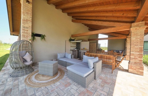 Lignano Sabbiadoro Apartment | Apartment 'Ca' Marano Ocean' with Shared Pool, Wi-Fi and Air Conditioning