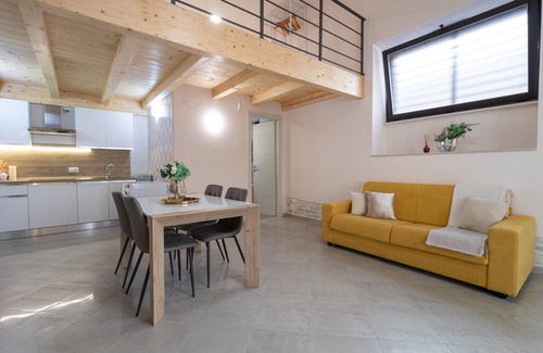 Giovinazzo Apartment | Apartment 'Calipso' with Wi-Fi and Air Conditioning
