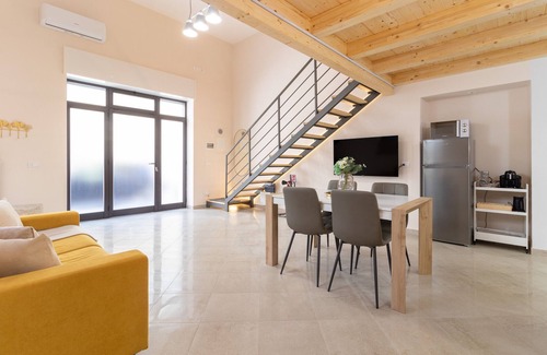 Giovinazzo Apartment | Apartment 'Calipso' with Wi-Fi and Air Conditioning