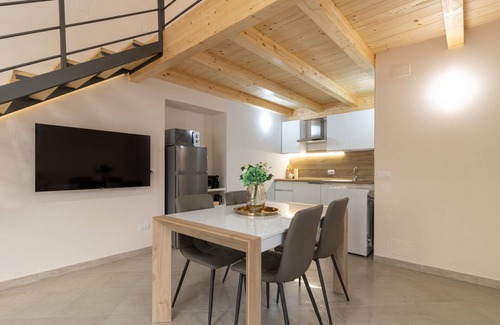 Giovinazzo Apartment | Apartment 'Calipso' with Wi-Fi and Air Conditioning