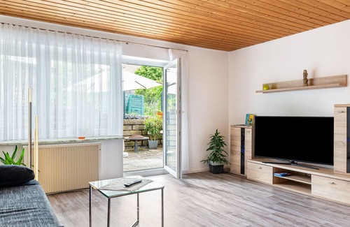 Sentenhart Apartment | Apartment 'Carmen' with Private Terrace, Private Garden and Wi-Fi