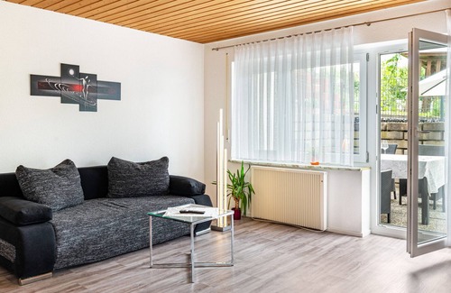 Sentenhart Apartment | Apartment 'Carmen' with Private Terrace, Private Garden and Wi-Fi