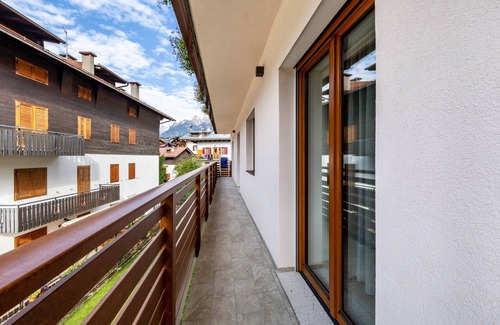 Auronzo di Cadore Apartment | Apartment 'Casa Da Rin Giulia' with Mountain View, Private Terrace and Wi-Fi
