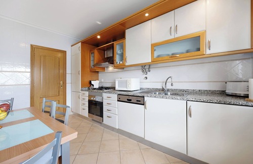 Praia da Rocha Apartment | Apartment 'Casa Danúbio' with Shared Pool, Wi-Fi and Air Conditioning