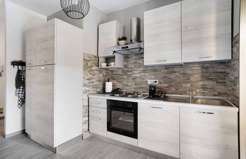 Lesa Apartment | Apartment 'Casa Del Sole' with Garden View, Wi-Fi and Air Conditioning