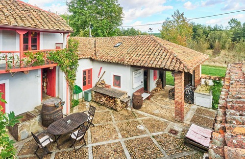 Villamejil Apartment | Apartment 'Casa Grande' with Shared Terrace, Shared Garden and Wi-Fi