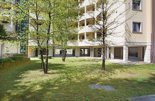 Nova Milanese Apartment | Apartment 'Casa Rosada Monza Autodromo' with Balcony, Wi-Fi and Air Conditioning