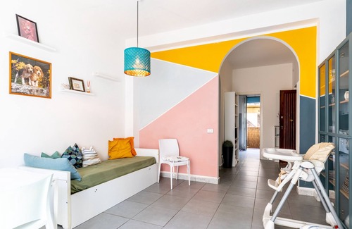 Carrara Apartment | Apartment 'Casa Vacanza In Centro A Carrara' with Balcony and Wi-Fi