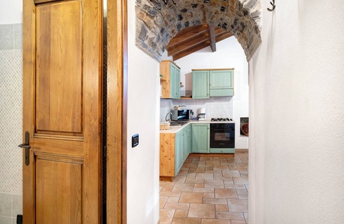 Rezzo Apartment | Apartment 'Casa Verde - Sciu´ Pepin' with Private Terrace, Private Garden and Wi-Fi