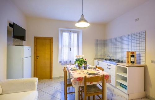 Campo nell'Elba Apartment | Apartment "Casale al Mare Cm4" in a Country House with Garden