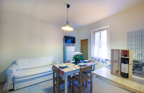 Campo nell'Elba Apartment | Apartment "Casale al Mare Cm4" in a Country House with Garden