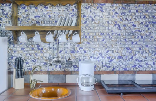 Barbate Apartment | Apartment 'Castaño' with Shared Pool, Wi-Fi and Air Conditioning