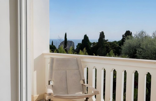 Capri Apartment | Apartment 'Certosa White' with Sea View, Wi-Fi and Air Conditioning