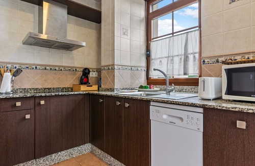 Rinlo Apartment | Apartment 'Cetareas 1' with Garden, Barbecue and Wi-Fi