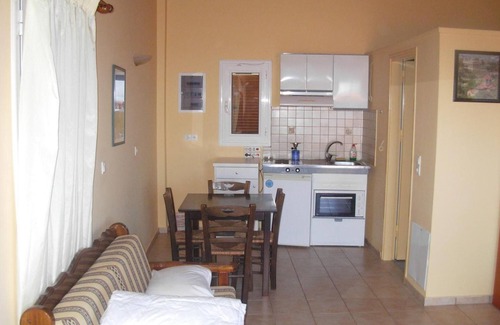 Foinikounta Apartment | Apartment 'Chroma' with Sea View, Wi-Fi and Air Conditioning