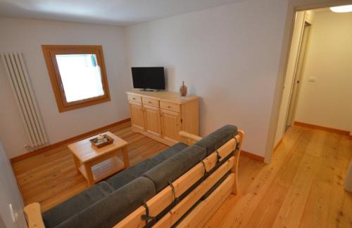 Raveo Apartment | Apartment Cjase Fravins-4 by Interhome