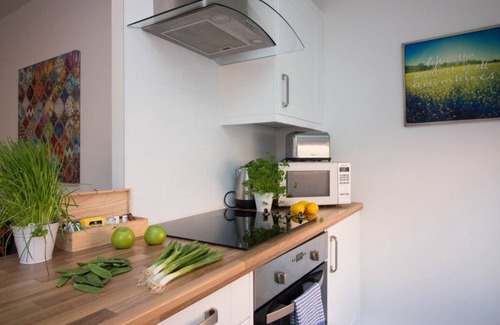 Eastleigh Apartment | Apartment close to Airport and transport links (4)