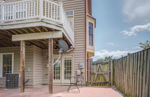 Lorton House | Apartment close to DC and public transportation.