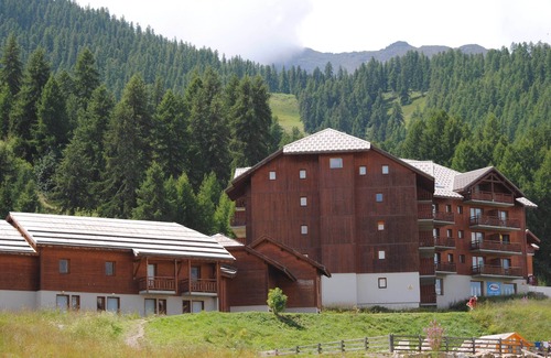 Puy-Saint-Vincent Apartment | Apartment Comfort 6 pers. 47m², at feet of the ski slopes of Puy-Saint-Vincent
