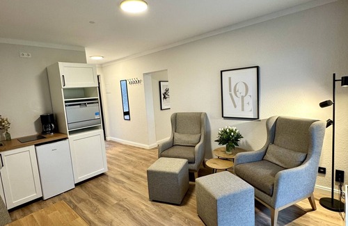 Malente Apartment | Apartment-Comfort-Ensuite with Shower-Garden view