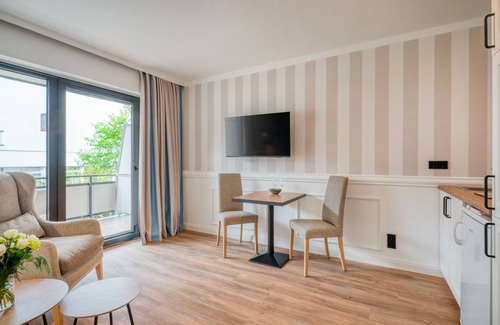 Malente Apartment | Apartment-Comfort-Ensuite with Shower-Garden view