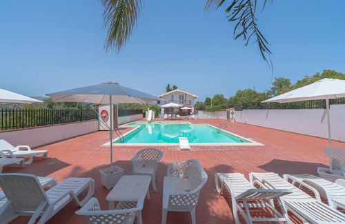 Noto Marina Apartment | Apartment "Con Vista Piscina" with Shared Pool & Wi-Fi