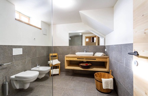 Fie allo Sciliar Apartment | Apartment "Daimlhof Ferienwohnung Schlernstein" with Mountain View, Garden, Balcony & Wi-Fi