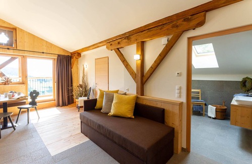 Fie allo Sciliar Apartment | Apartment "Daimlhof Ferienwohnung Moosherz" with Mountain View, Garden, Balcony & Wi-Fi