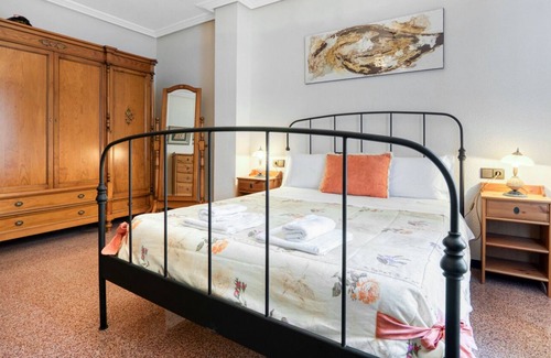 Elda Apartment | Apartment 'De Paso' with Balcony, Wi-Fi and Air Conditioning