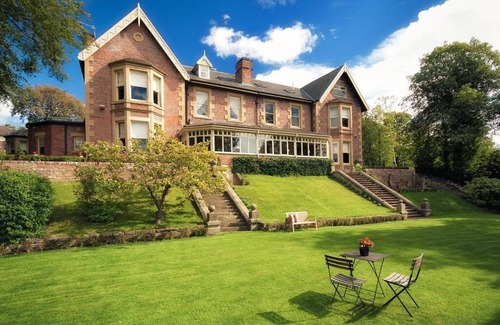 Gateshead Apartment | Apartment-Deluxe-Ensuite with Bath-Garden view