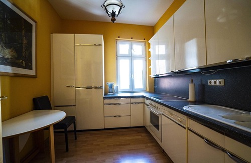 Schwerin Apartment | Apartment-Deluxe-Private Bathroom-Street View-Mecklenburg