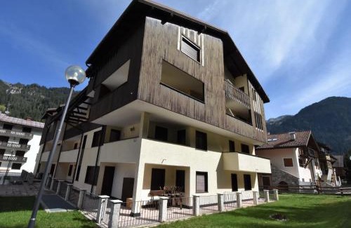 Campitello di Fassa Apartment | Apartment Des Alpes-14 by Interhome