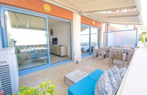 Theoule-sur-Mer Apartment | Apartment directly on the beach