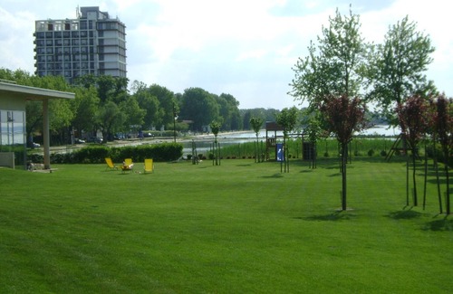 Siofok Aranypart Apartment | Apartment directly at lake in groundfloor with air-conditioner with spa & WIFI